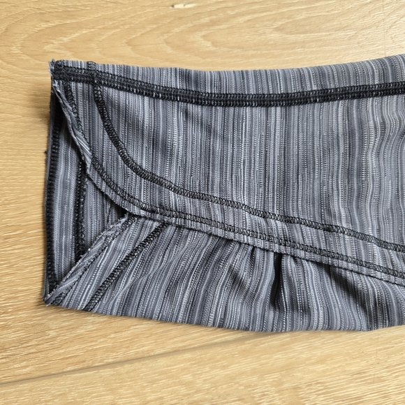 Lululemon Run Top Speed Crop Cyber Stripe Coal size 10 - Picture 14 of 15